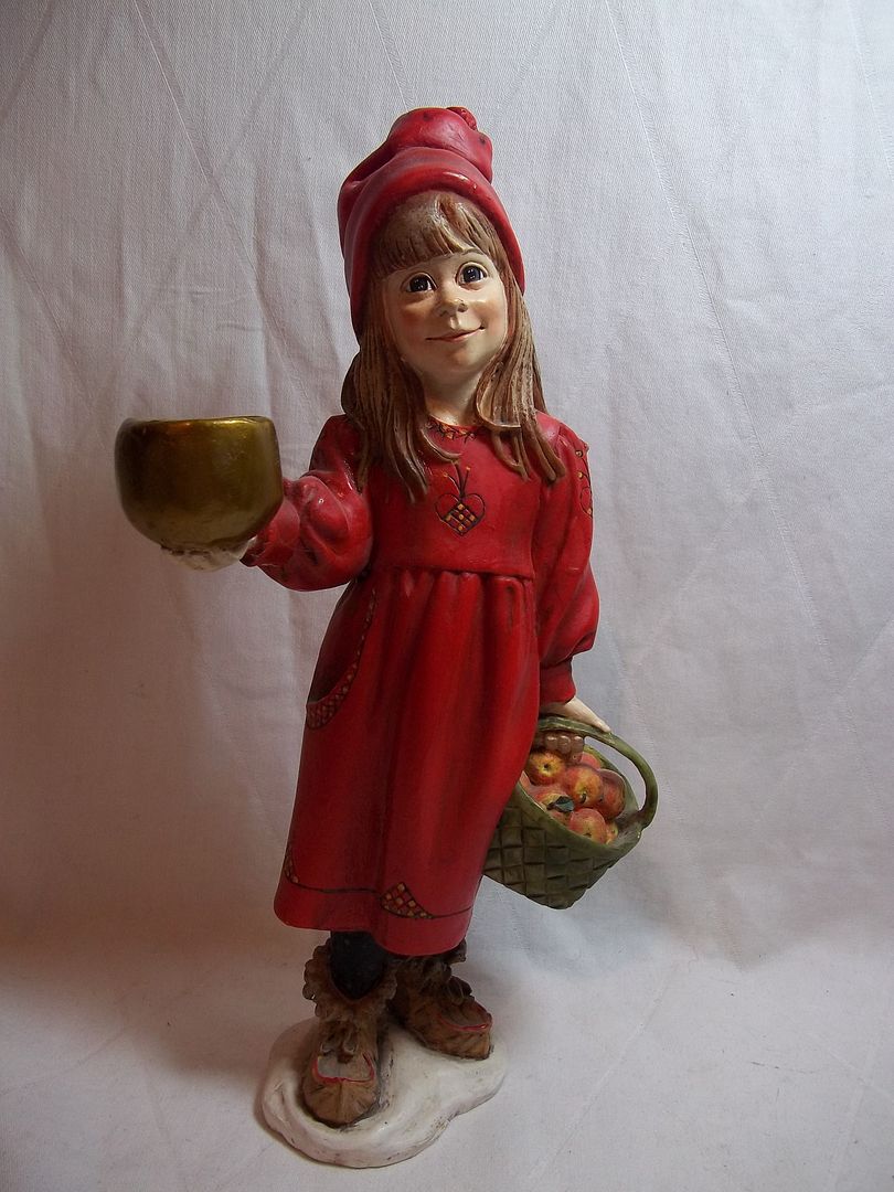 Candy Designs Norway BRITA APPLE GIRL FIGURINE resin statue Carl